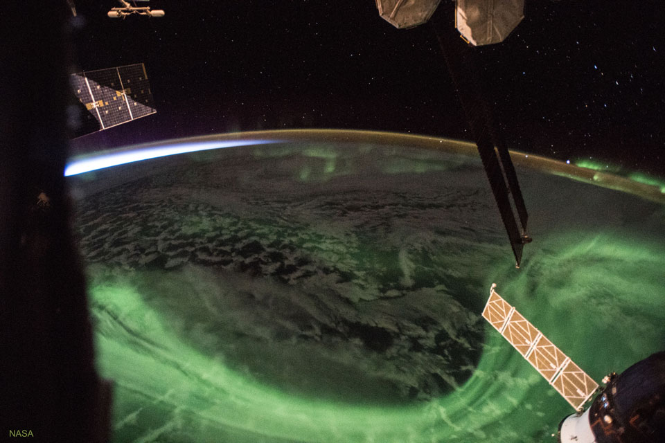 AuroraSunrise_ISS_960.jpg