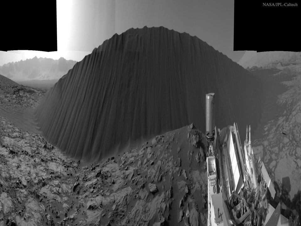 DarkDuneMars_Curiosity_960.jpg