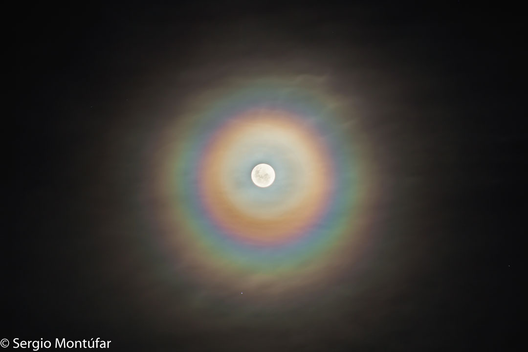 MoonCorona_Montufar_1080.jpg