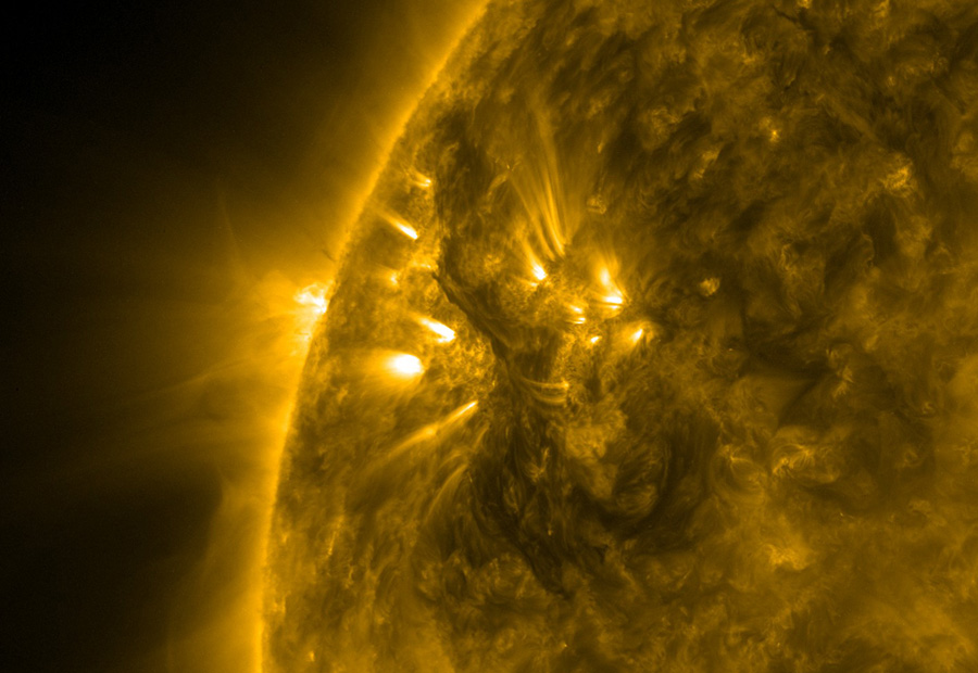 SDO_filament_May2010_900.jpg
