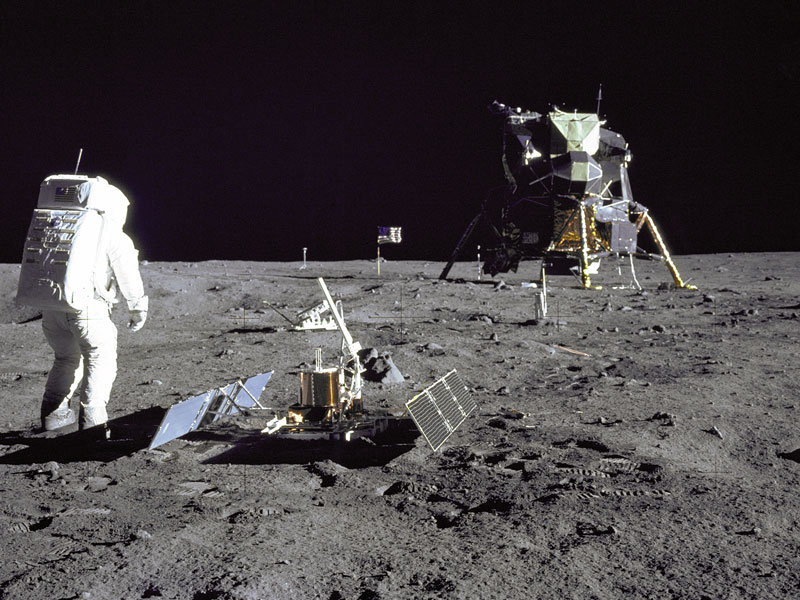 aldrinseismometer_apollo11.jpg
