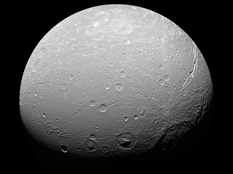 dione3_cassini.jpg