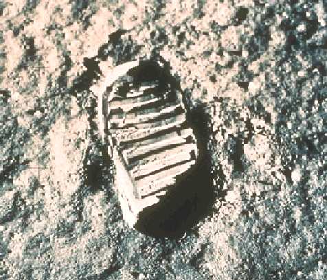 foot_apollo11.jpg