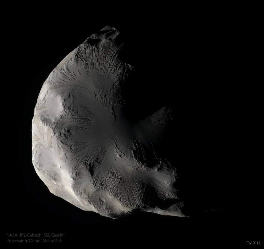 helene2_cassini_1024.jpg