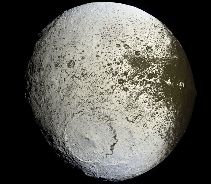 iapetus2_cassini.jpg