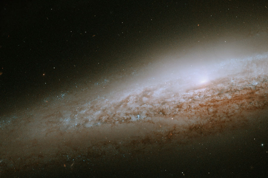 ngc2683_hst.jpg