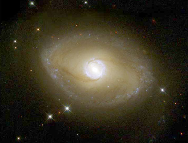 ngc6782_hst.jpg