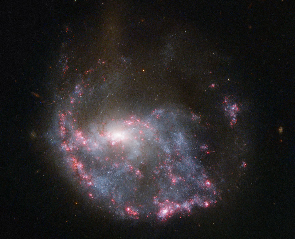 ngc922_hst_960.jpg