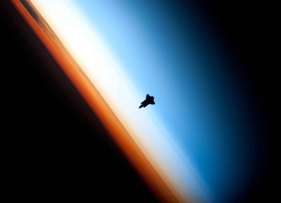 shuttleapproaching_nasa_960.jpg